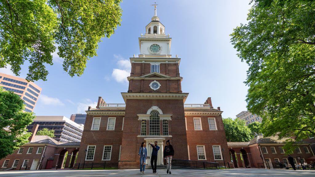 Tham quan bên ngoài Independence Hall