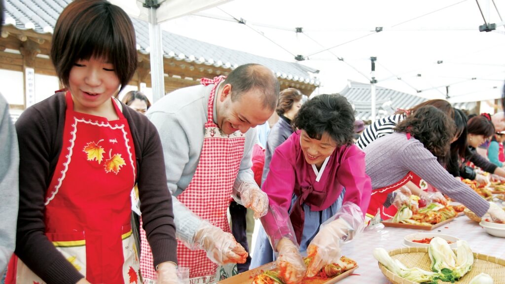 Trải nghiệm làm Kimchi thú vị