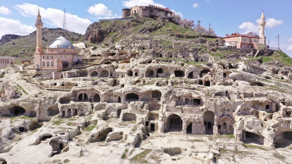 Khám phá thành phố dưới lòng đất Underground City