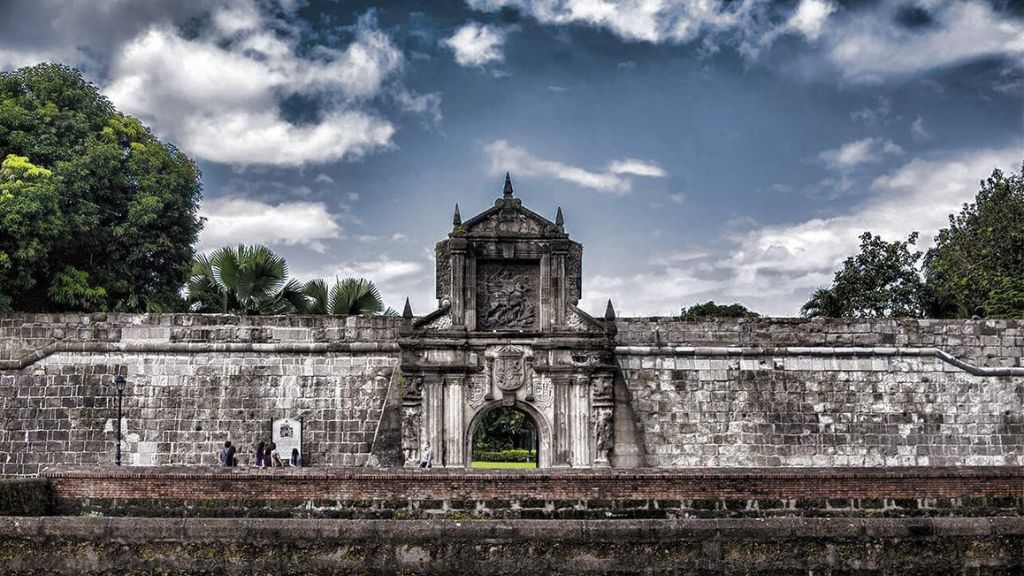 Pháo đài Fort Santiago đồ sộ