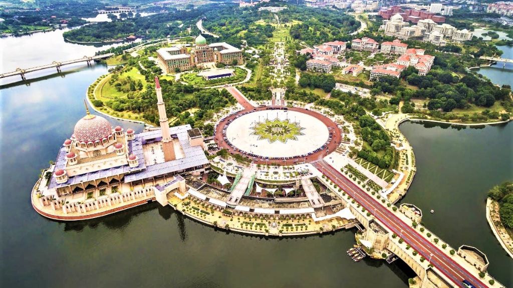 Thành phố Putra Jaya vừa truyền thống vữa hiện đại