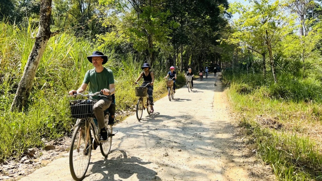 Trải nghiệm đi xe đạp khám phá tuyến Thác Trời và rừng Bằng Lăng Đạ Cộ