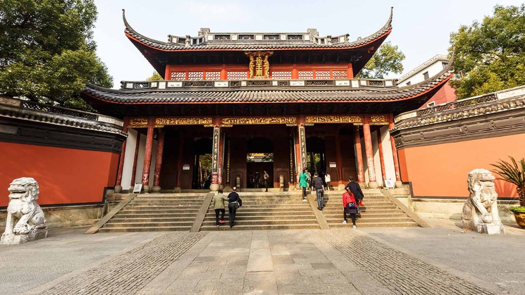 Chiêm bái tại Miếu Nhạc Phi
