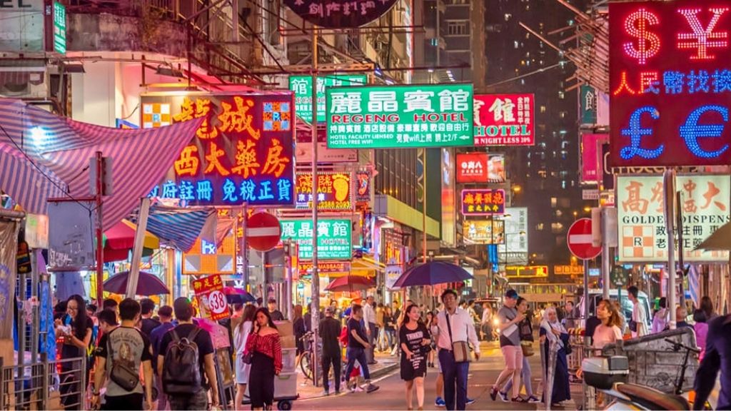 Chợ Quý Bà tấp nập về đêm