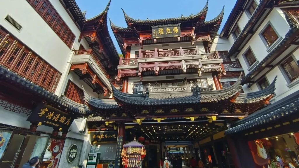 Kiến trúc cổ kính của Miếu Thành Hoàng Thượng Hải