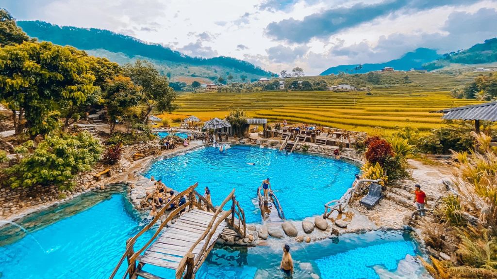 Suối khoáng nóng Trạm Tấu