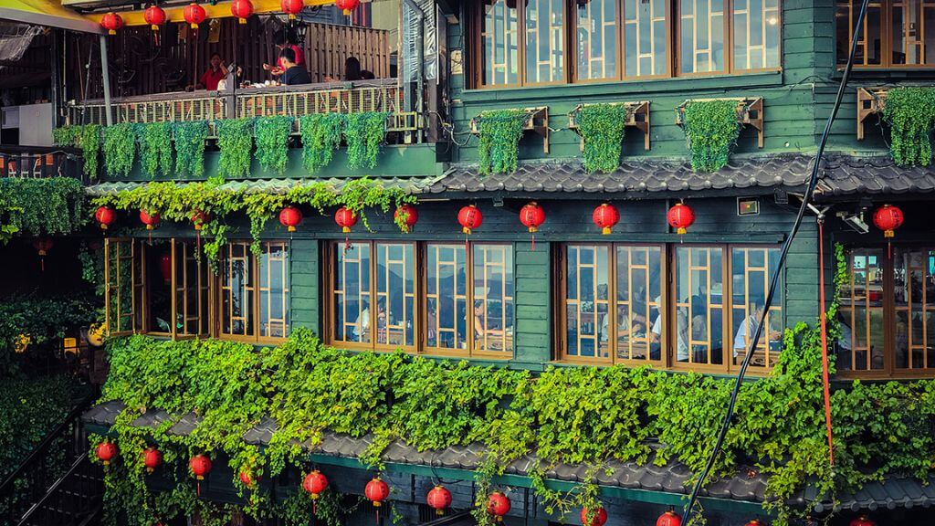 Đoàn tham quan Phố cổ Cửu Phần