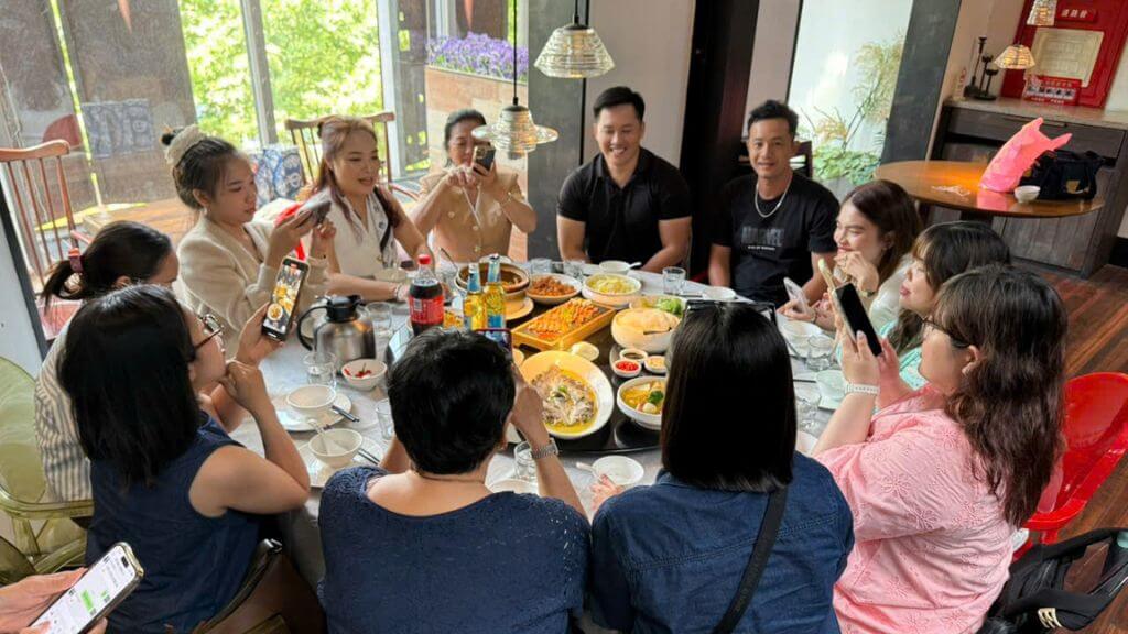 Bữa ăn chất lượng, chuẩn vị trong tour Vietpower