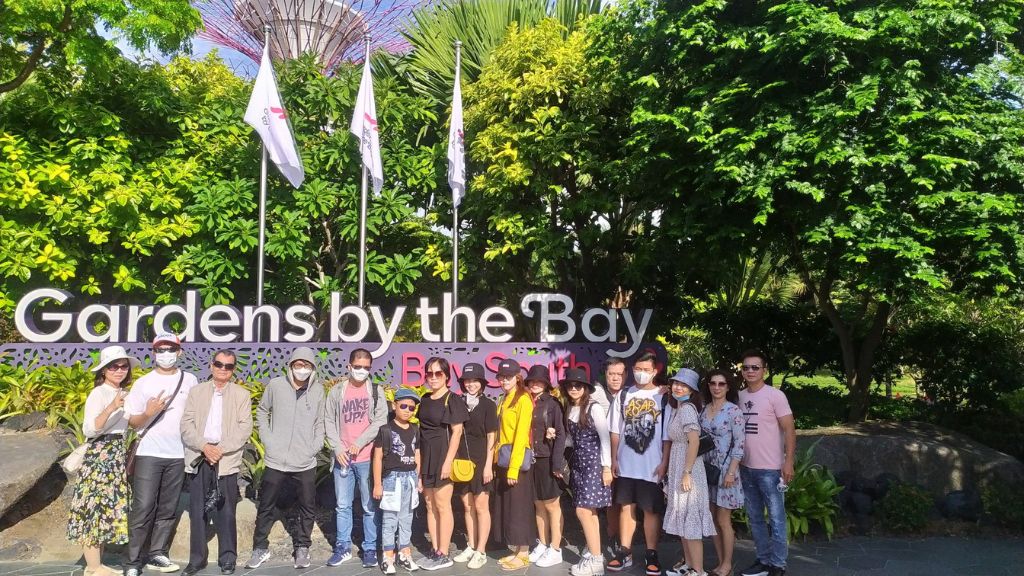 Du khách tham quan khu vườn nhân tạo Gardens By The Bay