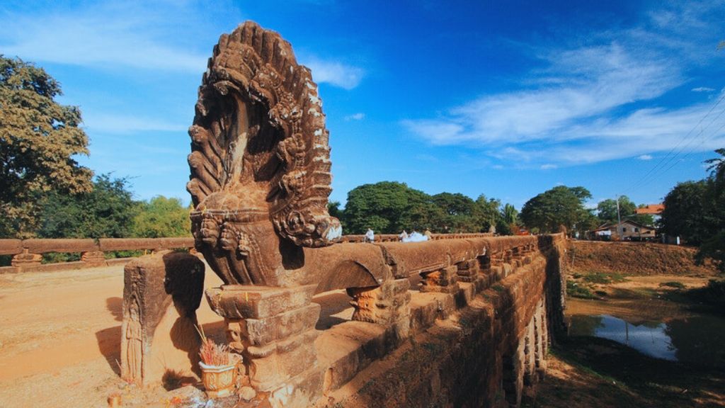 Chiêm ngưỡng Cầu Rồng nghìn năm tuổi