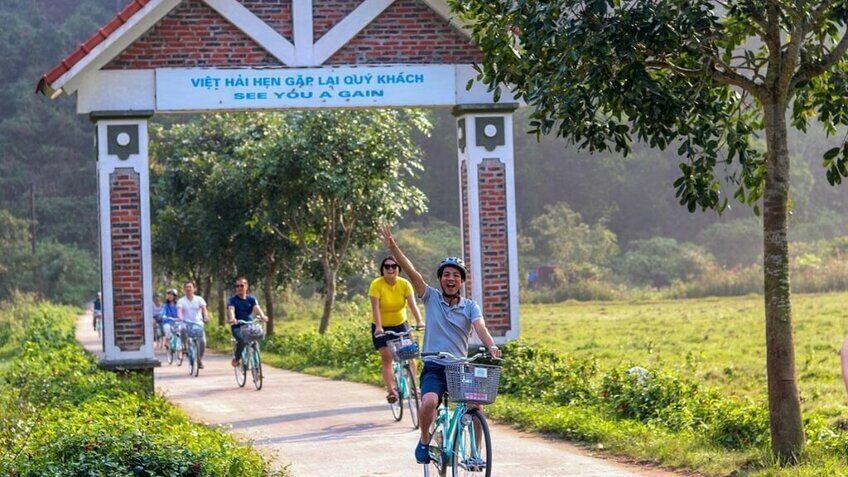 Tour Cát Bà 2 Ngày 1 Đêm | Vịnh Lan Hạ – Ngủ Đêm Du Thuyền 3★ Từ Hà Nội