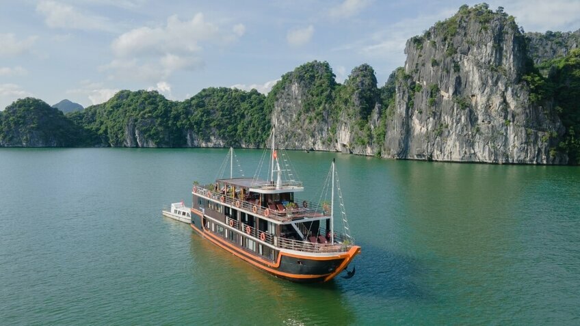 Tour Cát Bà 2 Ngày 1 Đêm | Vịnh Lan Hạ – Ngủ Đêm Du Thuyền 3★ Từ Hà Nội