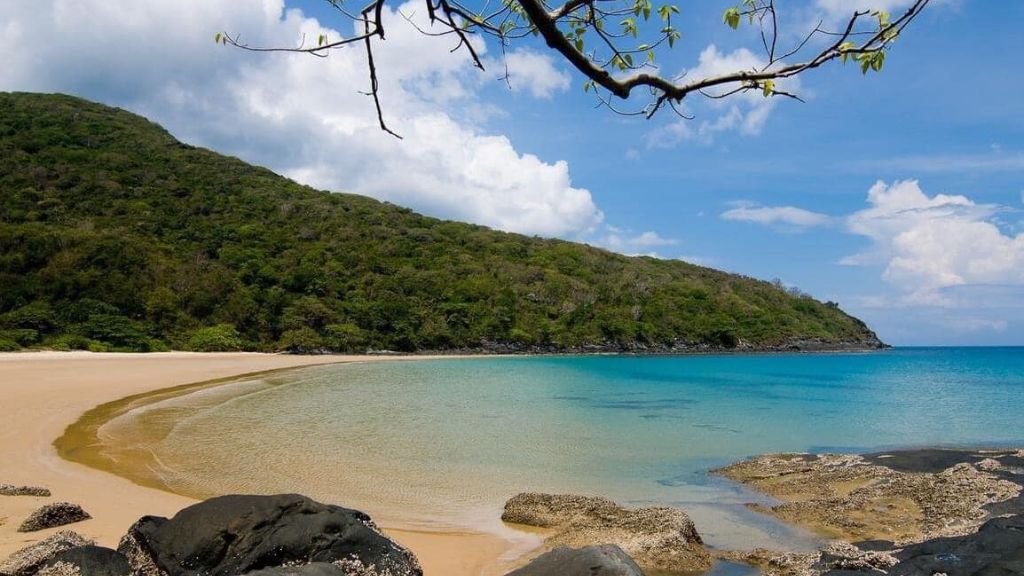 Khám phá bãi biển Đầm Trầu siêu đẹp