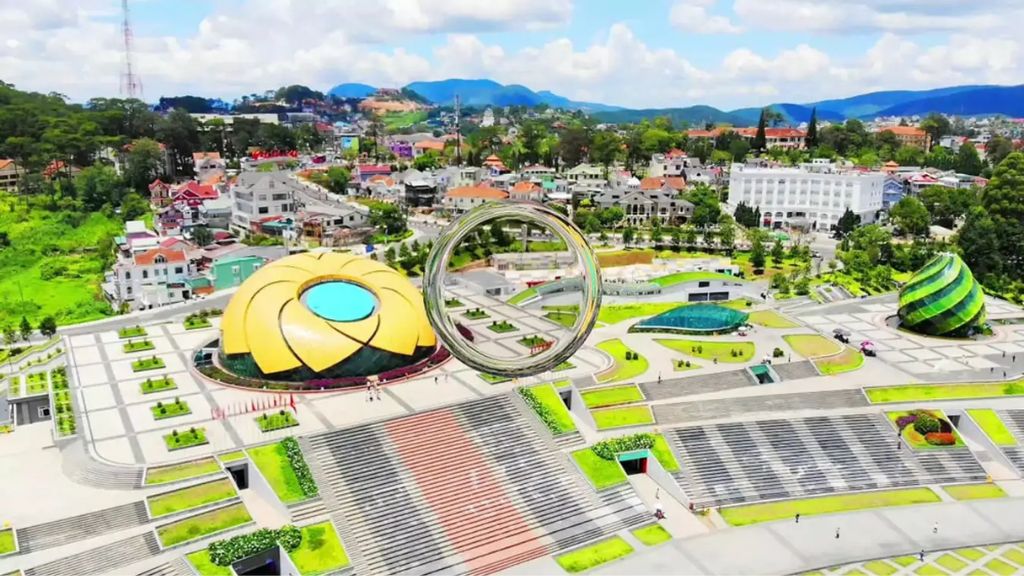 Quảng trường Lâm Viên với nụ hoa atiso ấn tượng