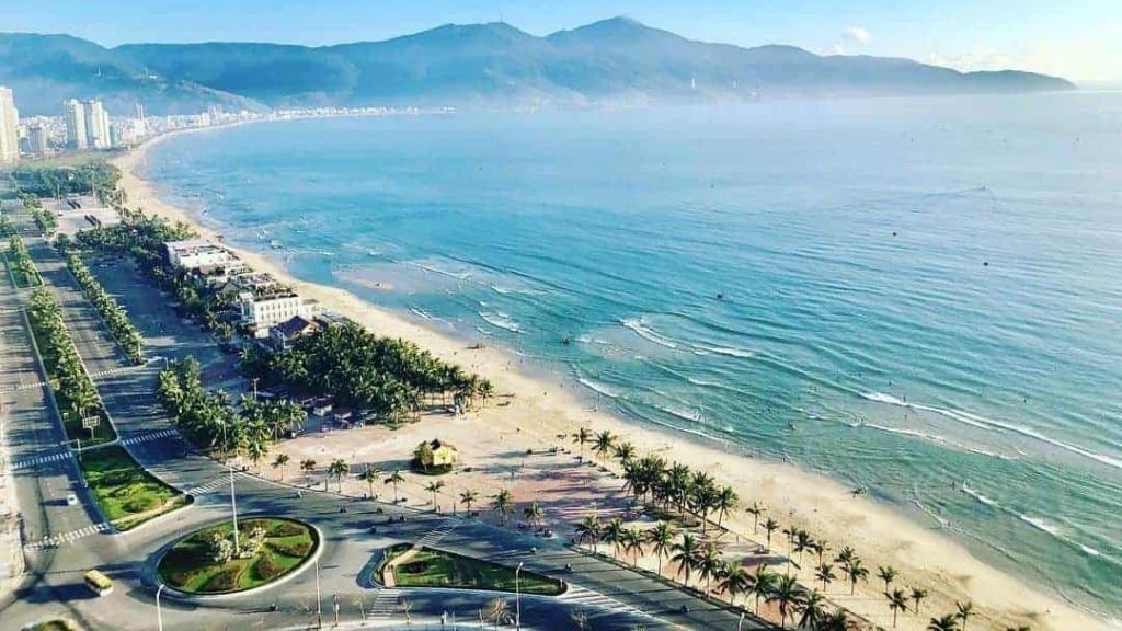 Tự do vui chơi tại bãi biển Mỹ Khê thơ mộng