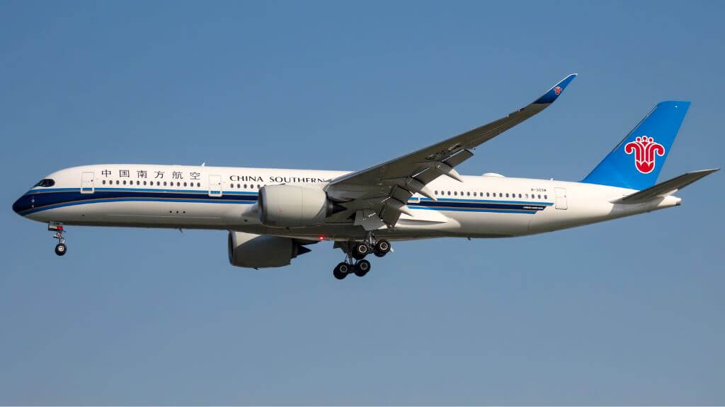 Đoàn khởi hành đi Thượng Hải bằng hãng bay China Southe Airlines