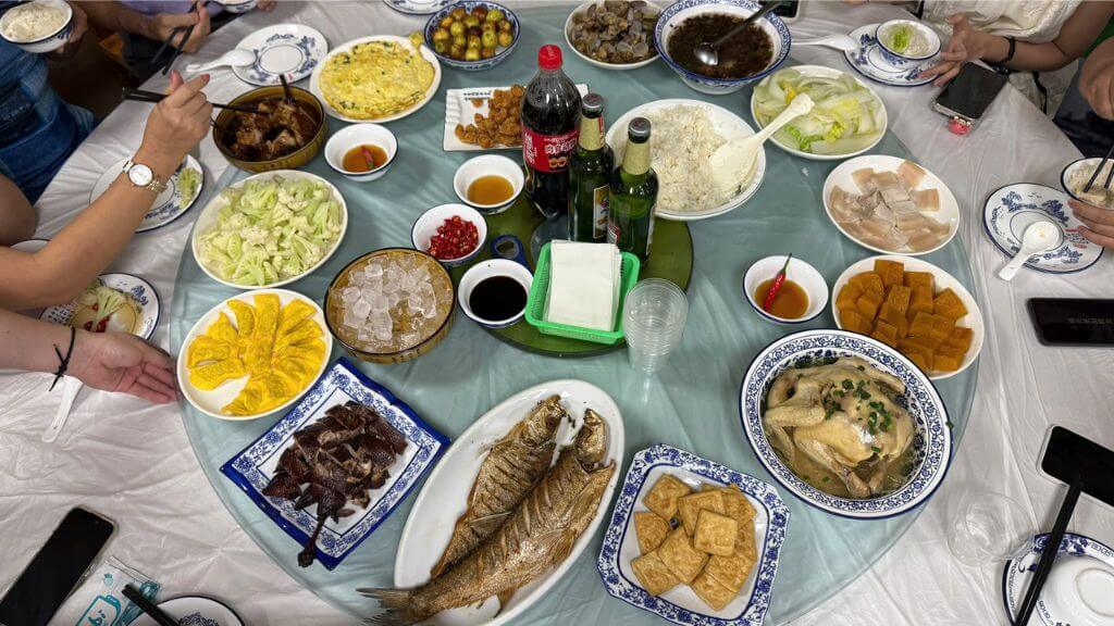 Thực đơn đa dạng với nhiều món ăn hấp dẫn