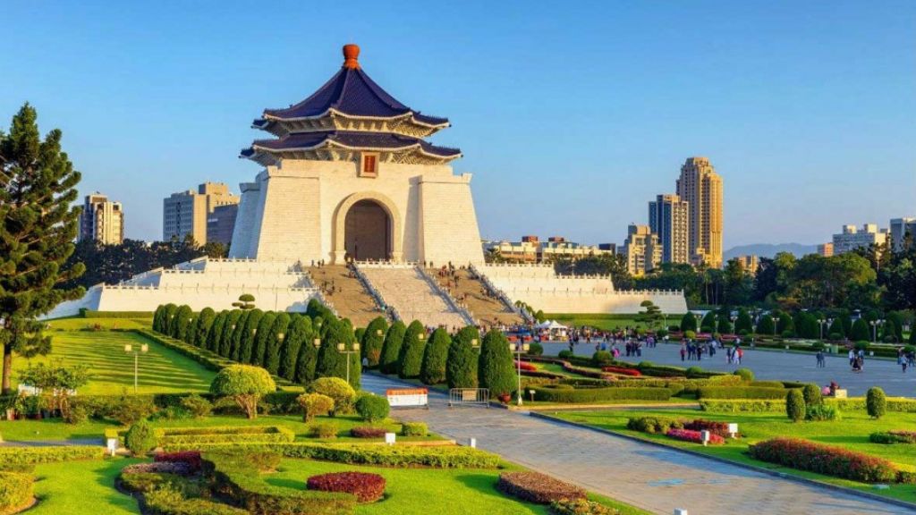 Tham quan đài tưởng niệm Trung Chính