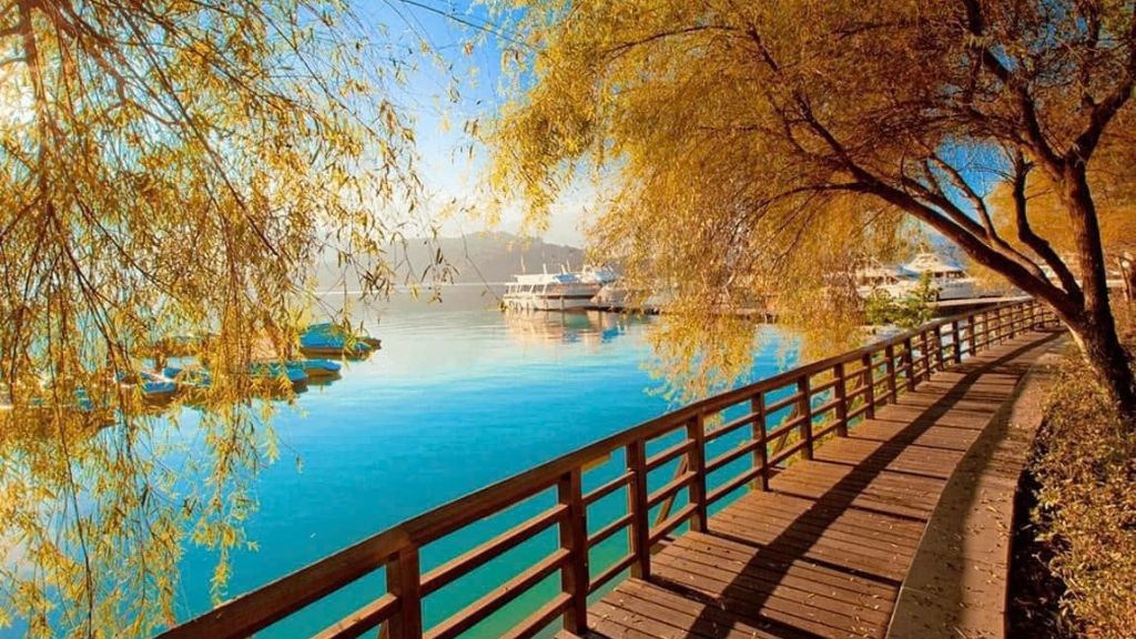 Hồ Nhật Nguyệt mùa thu lãng mạn