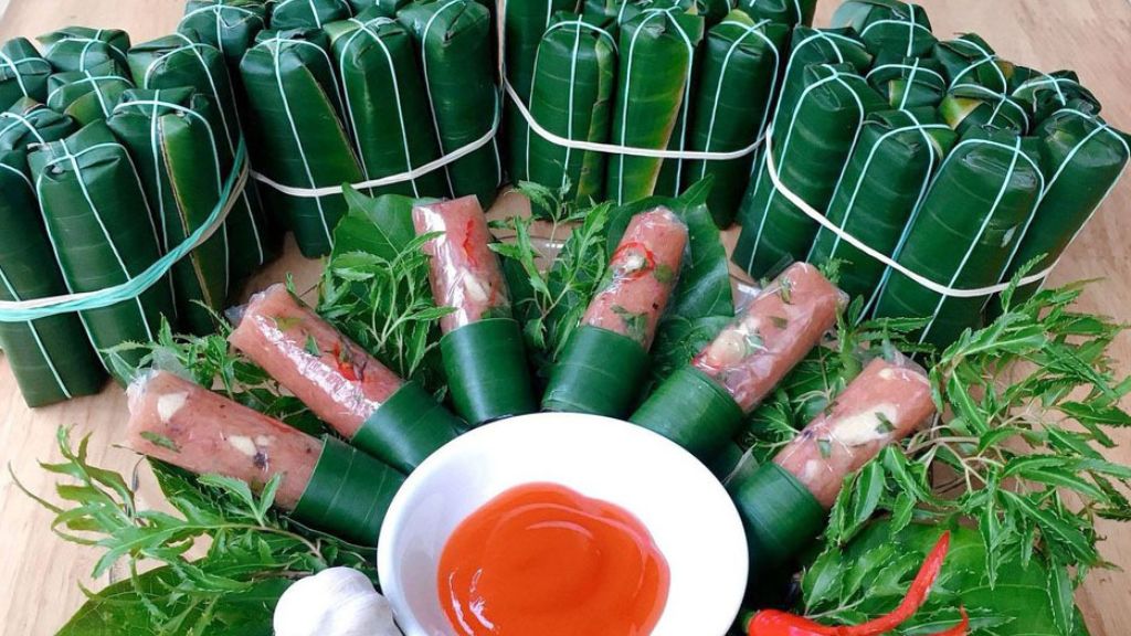 Mua đặc sản nem chua Thanh Hóa