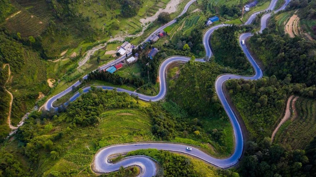 Cung đường đèo Mã Pí Lèng khúc khuỷu