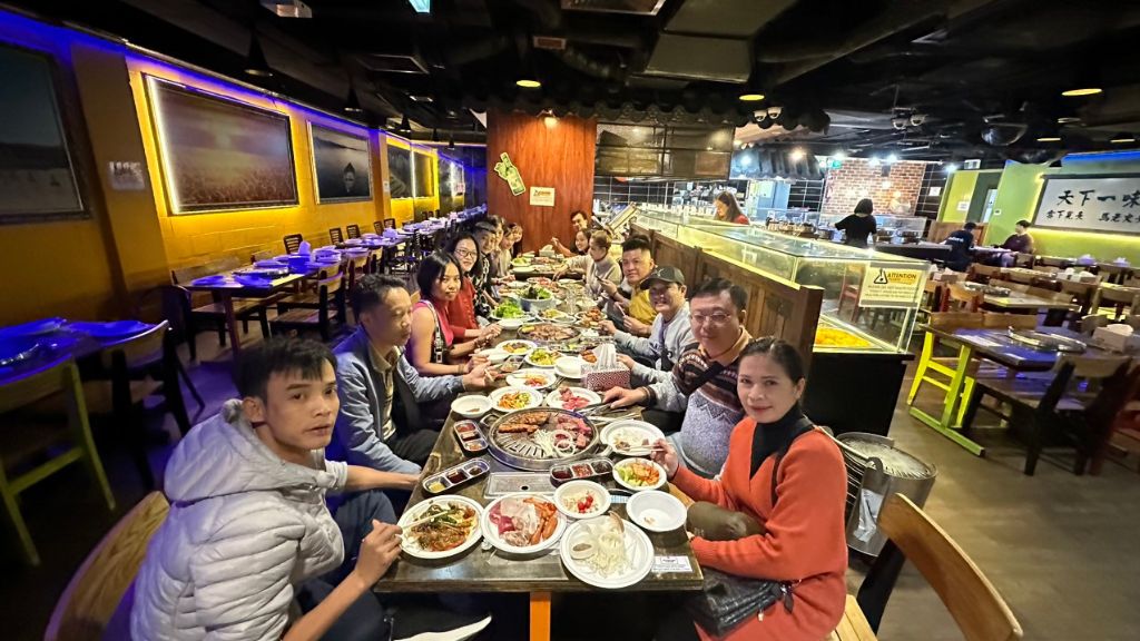 Bữa tối cực ngon trong tour Úc 5N4Đ