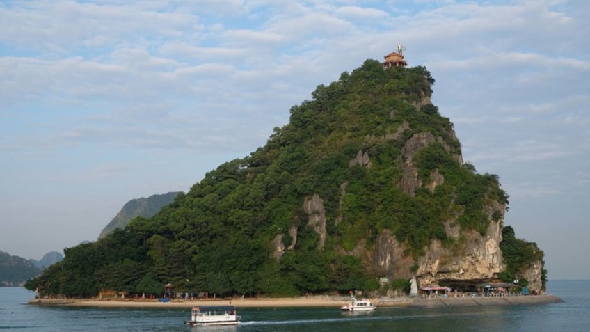 Tour du lịch Hạ Long 1 ngày: Sửng Sốt -Titop - Hang Luồn