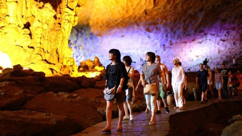 Tour du lịch Hạ Long 1 ngày: Sửng Sốt -Titop - Hang Luồn