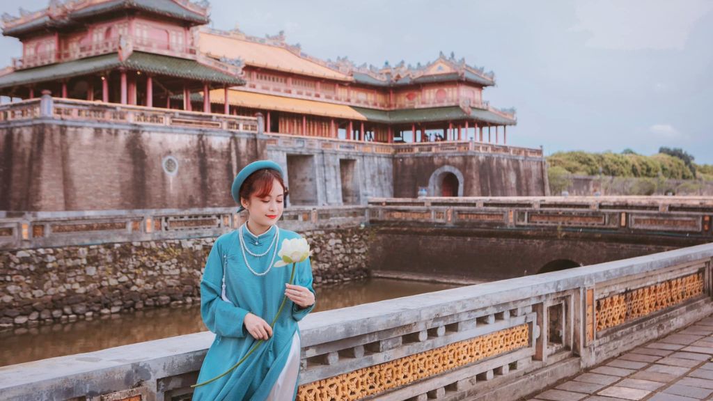 Khách du lịch Đà Nẵng check in tại cố đô Huế