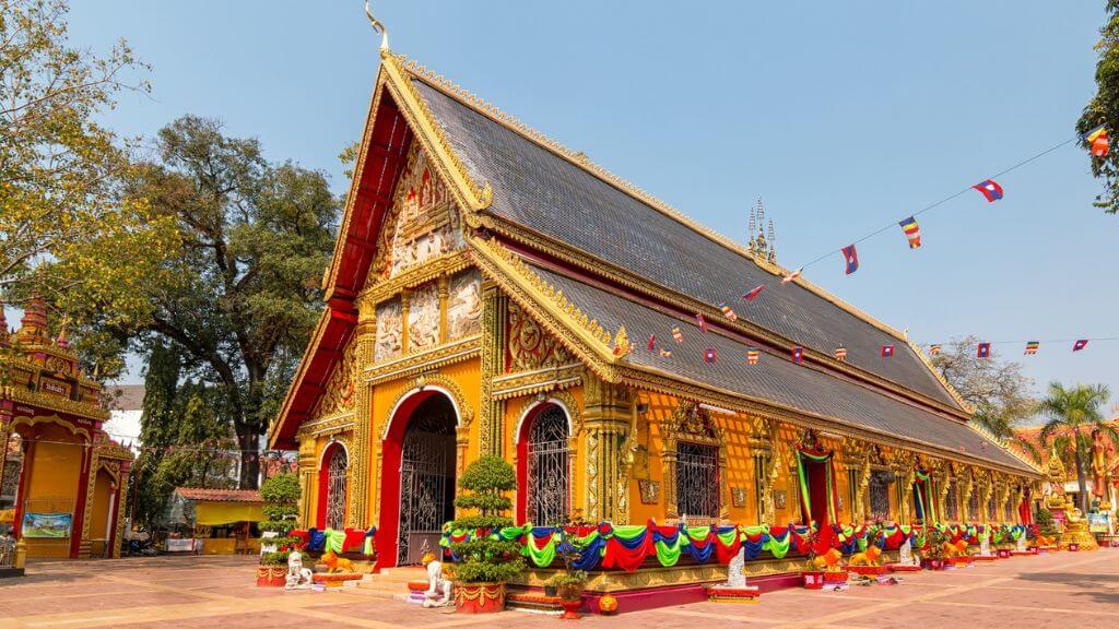 Ngắm nhìn ngôi chùa linh thiêng nhất tại Thủ đô Viêng Chăn