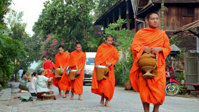 Tour Lào 5 Ngày 4 Đêm | TP.HCM – Viêng Chăn – Vang Viêng – Luang Prabang | Vietpower Travel
