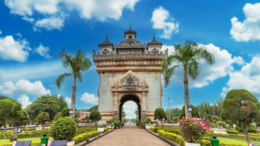 Tour Lào 5 Ngày 4 Đêm | TP.HCM – Viêng Chăn – Vang Viêng – Luang Prabang | Vietpower Travel