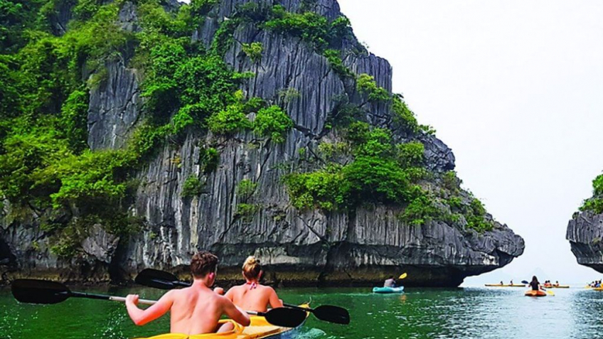 Tour Du Thuyền Hạ Long 5 Sao 2 Ngày 1 Đêm | Nghỉ Dưỡng Trên Vịnh Hạ Long