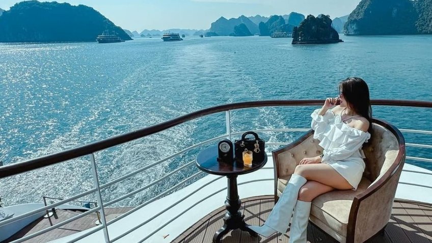 Tour Du Thuyền Hạ Long 5 Sao 2 Ngày 1 Đêm | Nghỉ Dưỡng Trên Vịnh Hạ Long