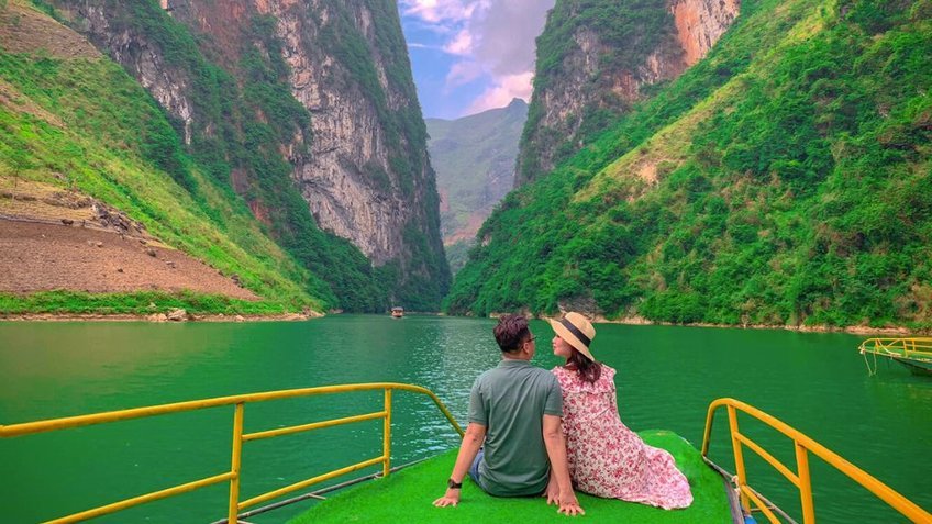 Tour Hà Giang 3N2Đ: Đồng Văn - Mã Pì Lèng - Cột Cờ Lũng Cú - Bản Lô Lô Chải