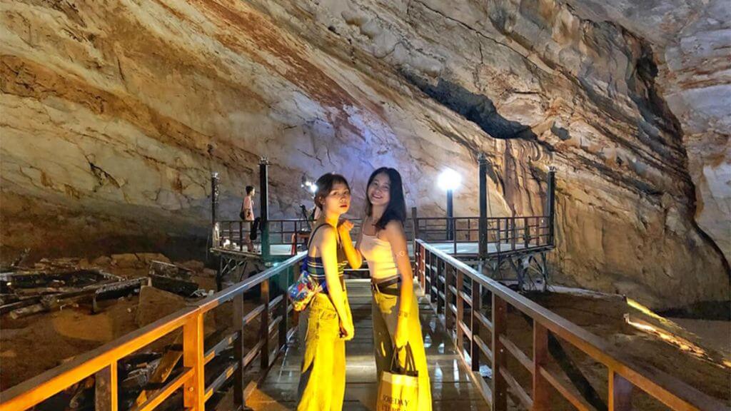 Check in Động Thiên Đường trong tour Đồng Hới, Quảng Bình