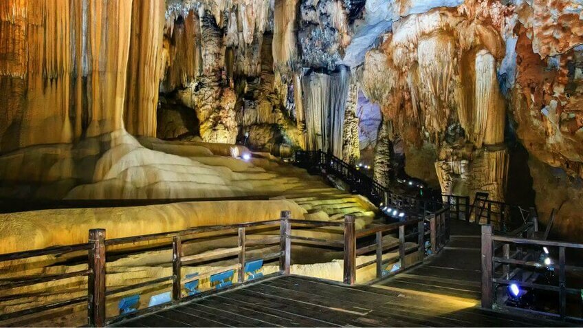 Tour Hà Nội - Quảng Bình 3N4Đ: Vũng Chùa - Động Thiên Đường - Biển Nhật Lệ