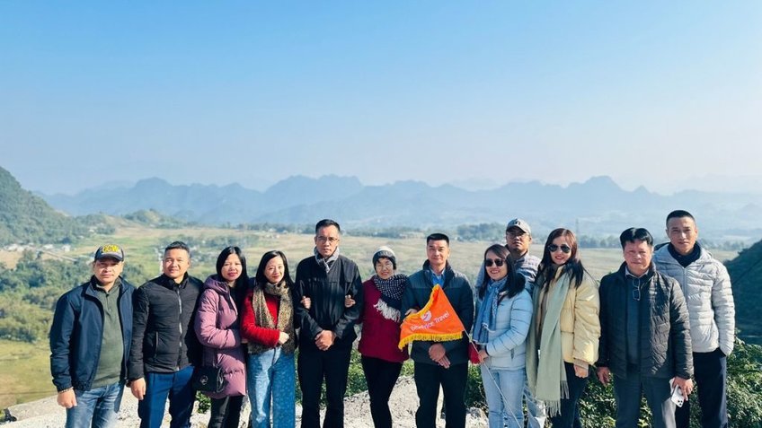 Tour Hồ Chí Minh Mộc Châu 3 Ngày 3 Đêm | Happy Land - Cầu Kính Bạch Long | Vietpower Travel