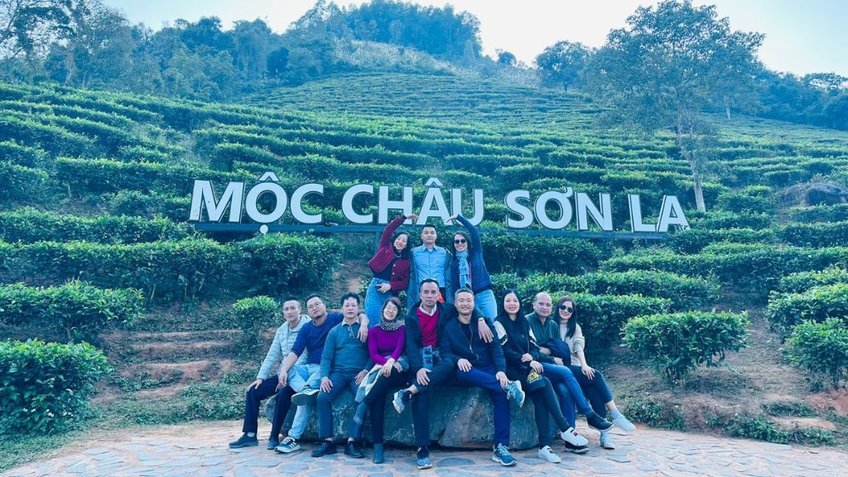 Tour Hồ Chí Minh Mộc Châu 3 Ngày 3 Đêm | Happy Land - Cầu Kính Bạch Long | Vietpower Travel