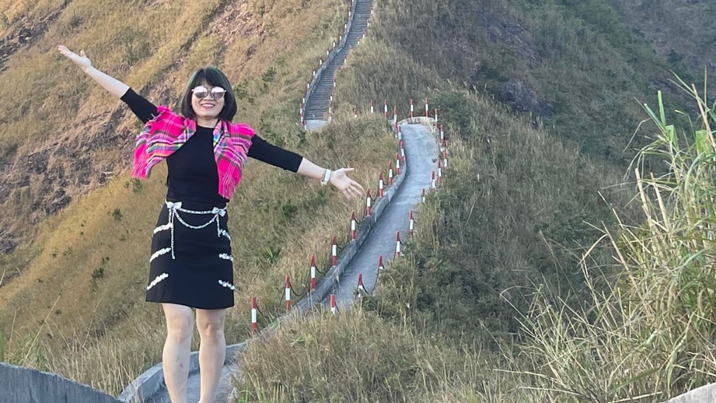 Chinh phục sống lưng khủng long đẹp quên lối về ở Bình Liêu