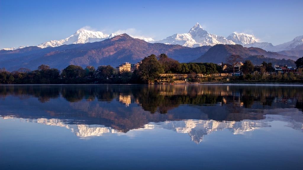 Thành phố Pokhara xanh ngọc biếc