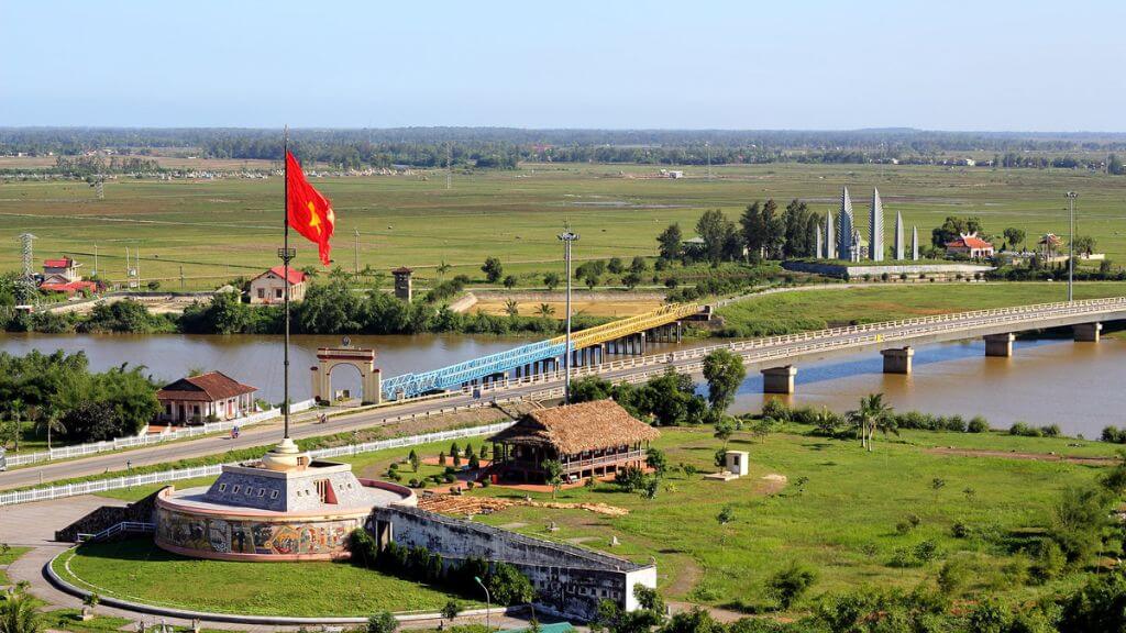 Vĩ tuyến 17 - Cầu Hiền Lương - Sông Bến Hải là địa danh lịch sử hào hùng của dân tộc