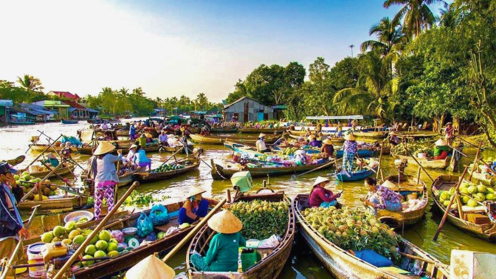 Khung cảnh tấp nập tại Chợ nổi Cái Răng