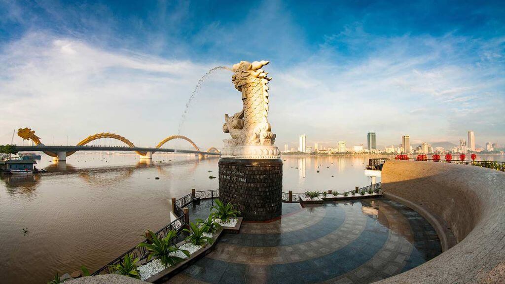 Check in Tượng Cá Chép Hóa Rồng,