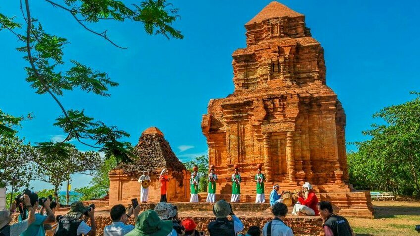 Tour Mũi Né 3N2Đ: Hầm Rượu - Tháp Poshanu - Bàu Sen Bàu Trắng từ HCM