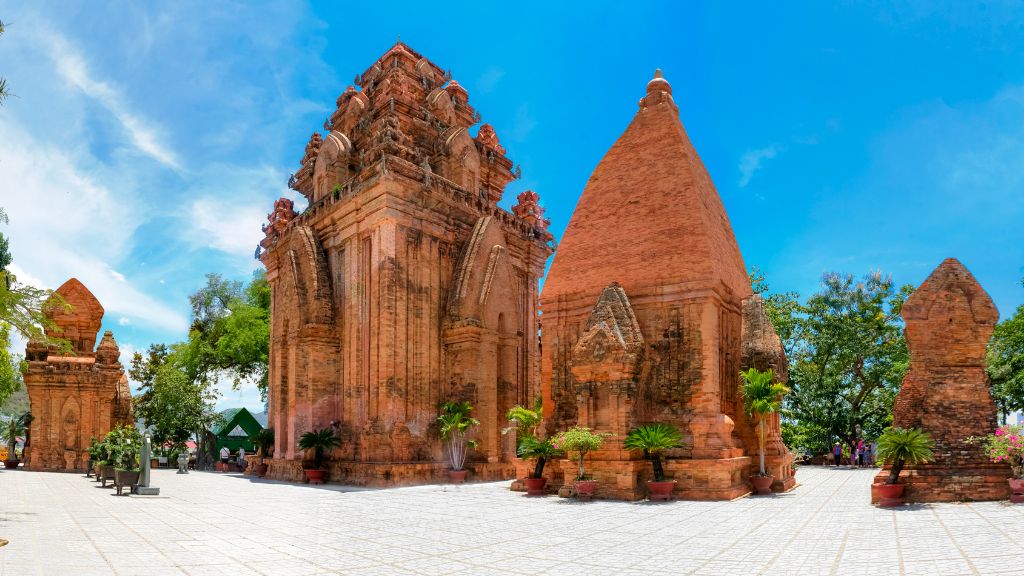 Tháp bà Ponagar đậm chất kiến trúc Chăm