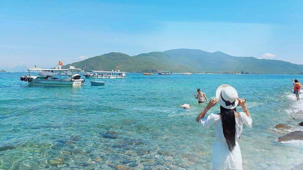 Cảnh sắc đảo Hòn Mun trong xanh, nên thơ