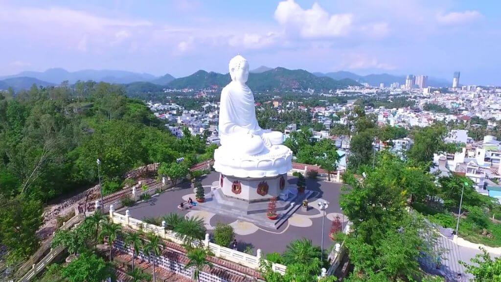 Chùa Long Sơn – ngôi chùa nổi tiếng với tượng Kim Thân Phật Tổ cao 24m