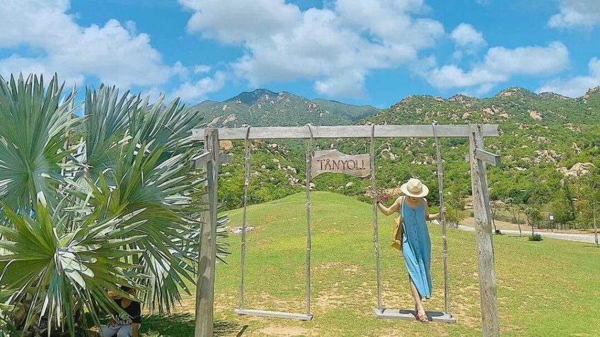 Tour Ninh Thuận 3 ngày 2 đêm: KDL Tanyoli - Vĩnh Hy - Hang Rái - Vườn nho - Đồng cừu