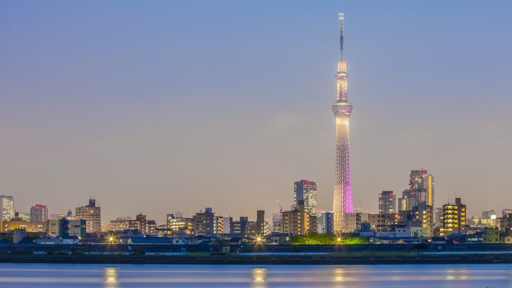 Ngắm tháp truyền hình Tokyo Sky Tree từ dòng sông Sumida thơ mông